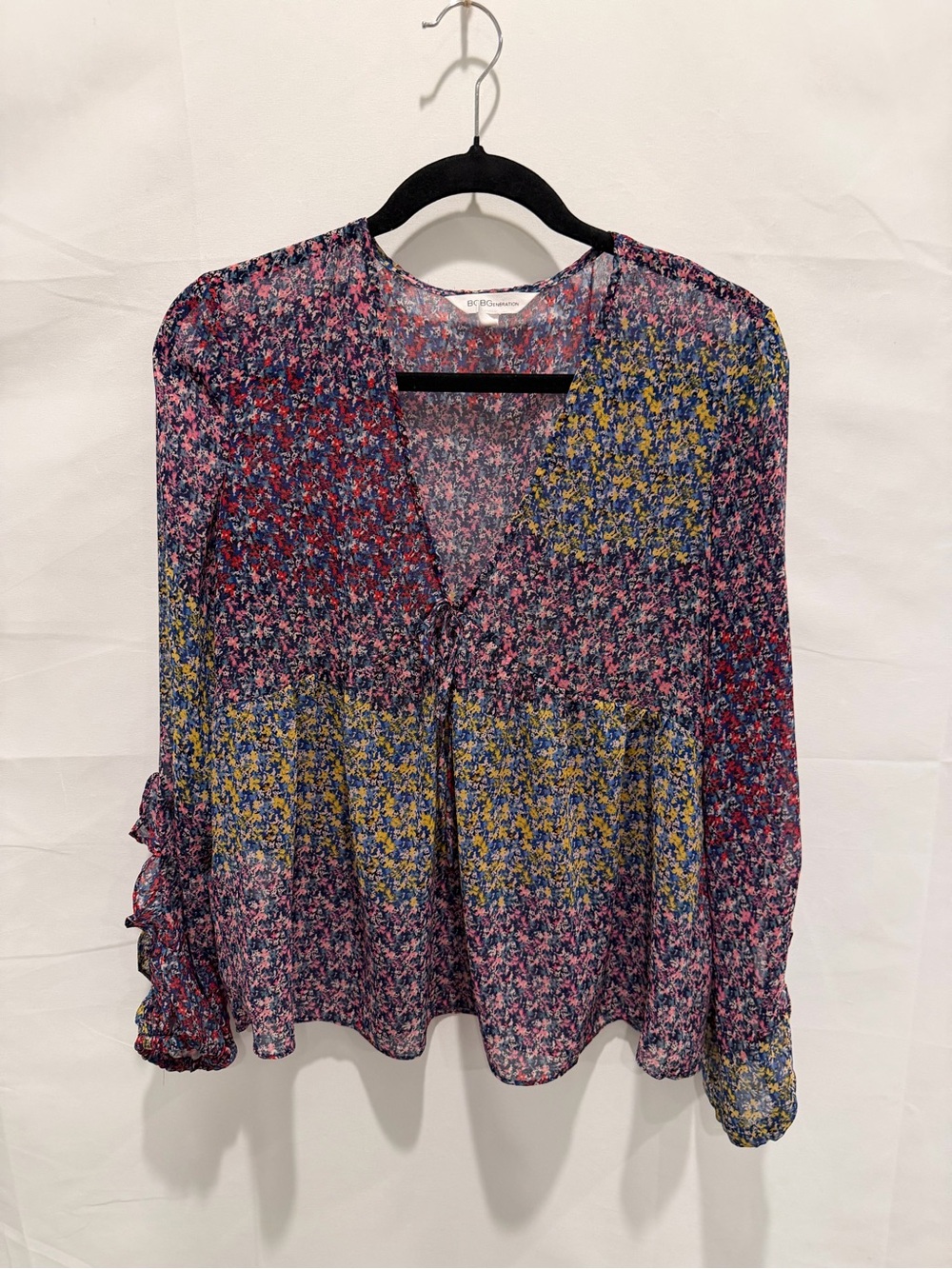 Gorgeous BCBGeneration Multicolor Floral Patchwork V-Neck sheer Blouse.size S.